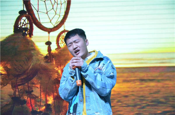 22 认真的追梦少年.JPG