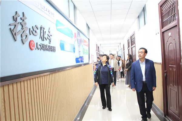 13 浏览校园文化建设.JPG