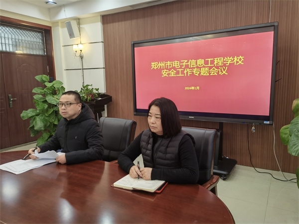 图为苗畬主任发言.jpg 图为苗畬主任发言.jpg