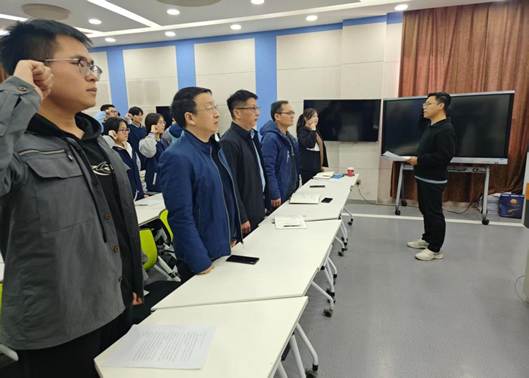 苑锋老师带领宣誓