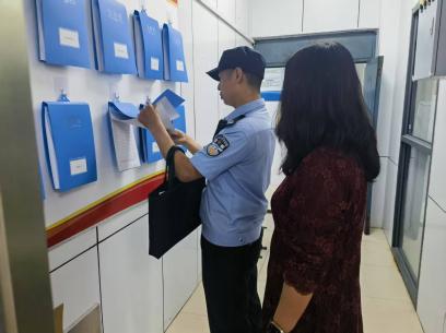 民警进校园，检查保安全