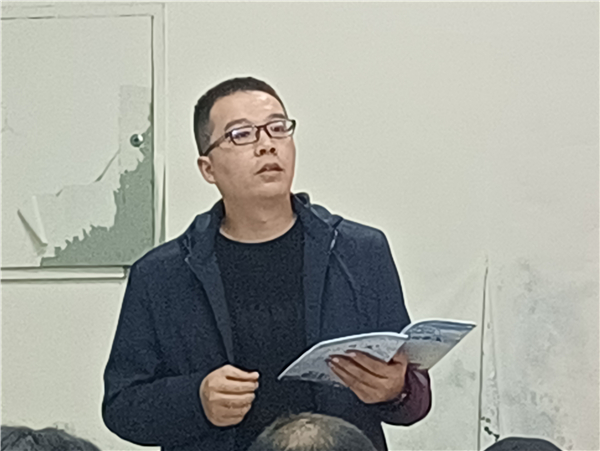 3张靖辉介绍教学相关工作.jpg 3张靖辉介绍教学相关工作.jpg