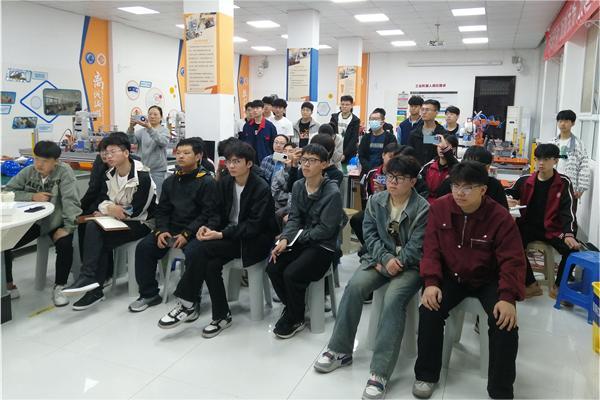 3.参培师生认真学习.jpg 3.参培师生认真学习.jpg