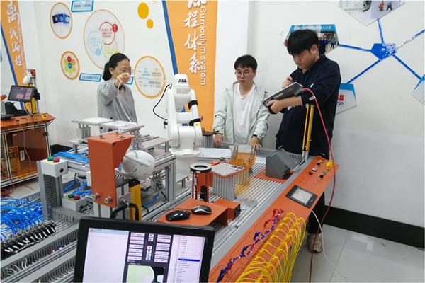 4.参培师生实操练习.jpg 4.参培师生实操练习.jpg