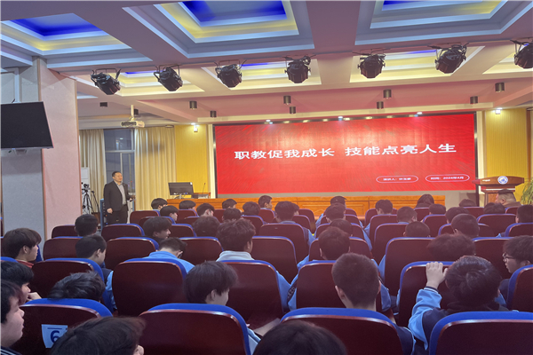 工业机器人工作室拉开讲座序幕.jpg 工业机器人工作室拉开讲座序幕.jpg